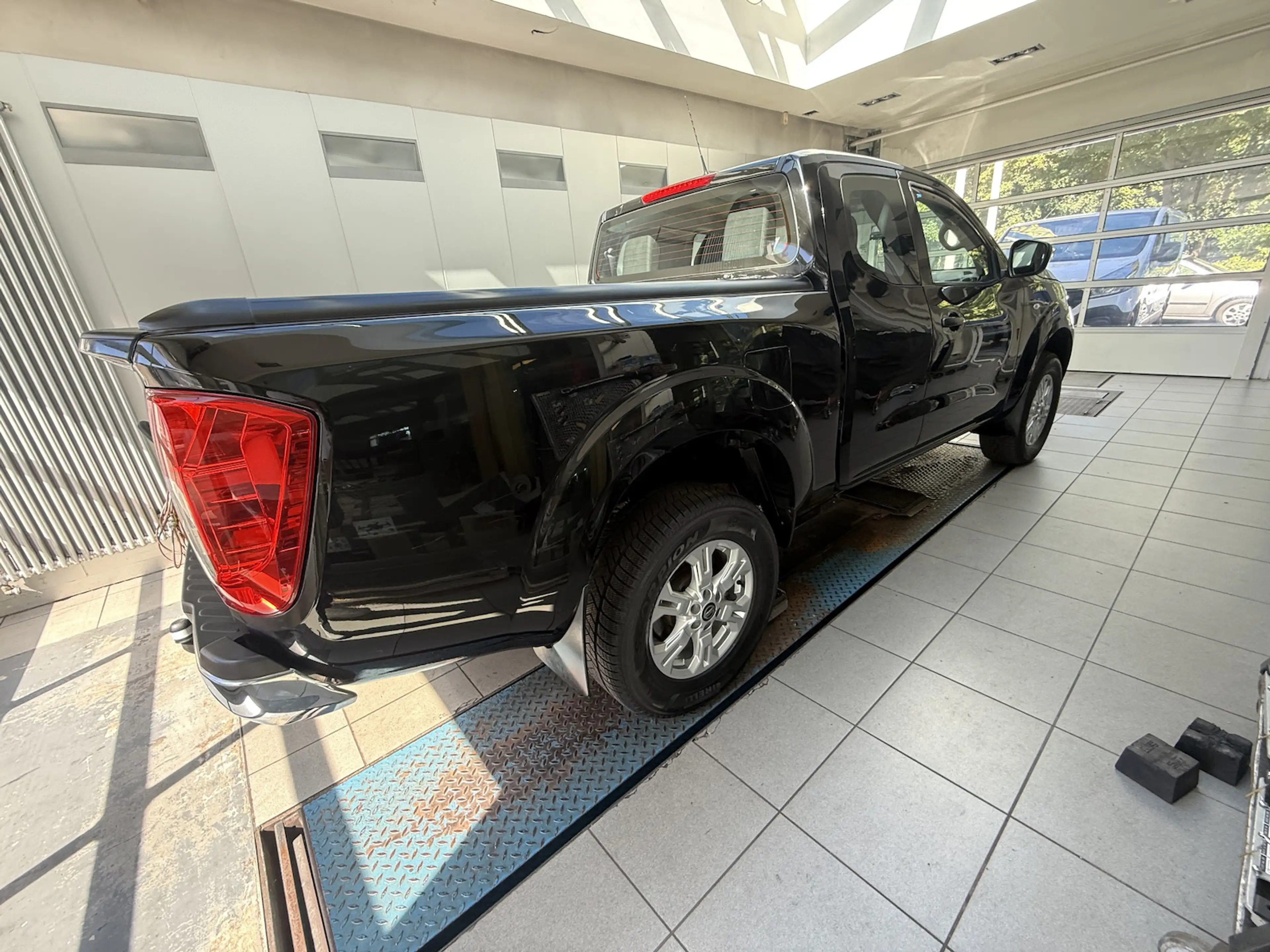 Nissan NP300 Acenta King Cab 4x4 Netto 10500.- — photo 6