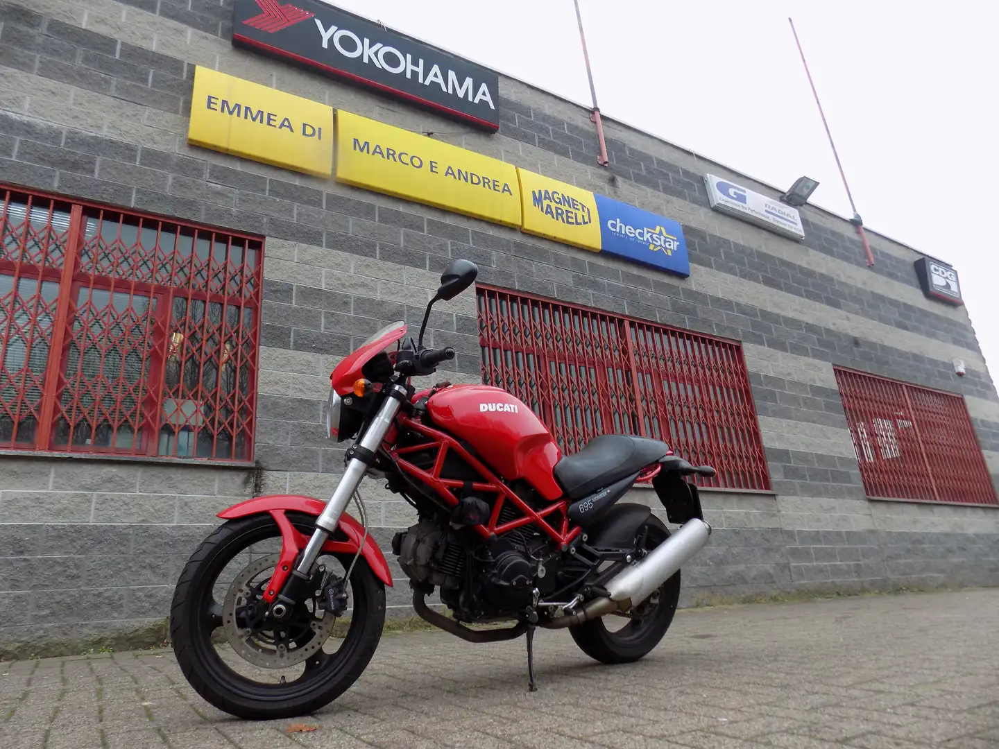 Ducati Monster 695 Rosso - 2