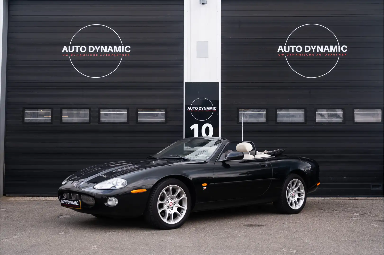 Jaguar XKR 4.0 V8 Convertible Zwart - 1