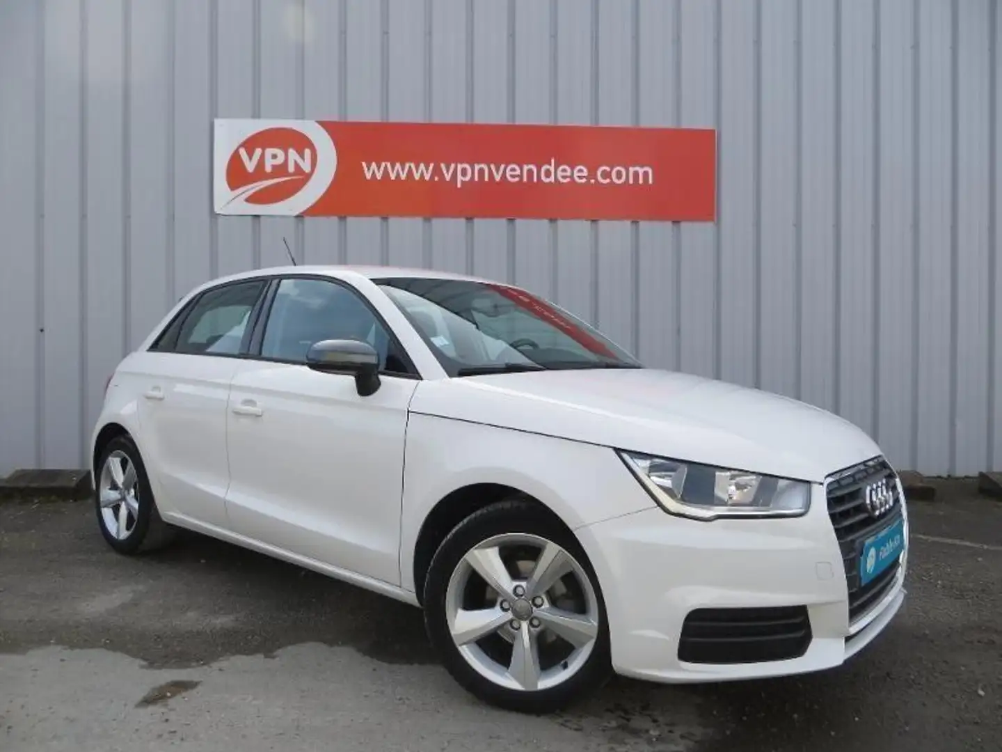 Audi A1 1.0 TFSI 95ch ultra Ambiente Blanc - 1
