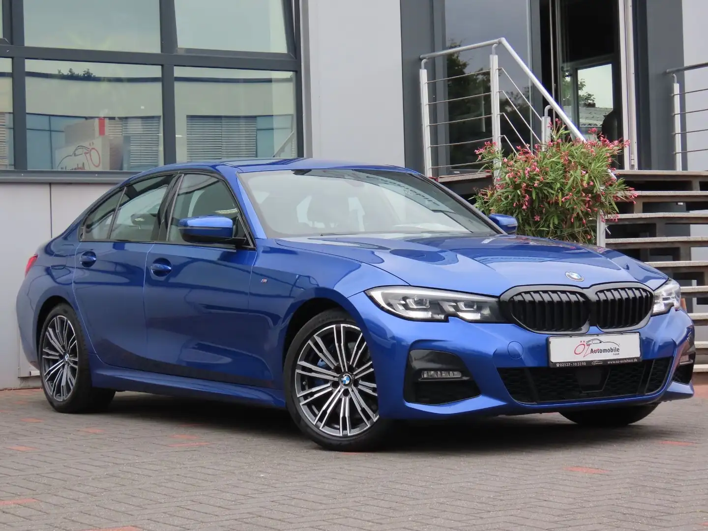 BMW 330 d xDrive ///M Sport Autom. Shadow Winterpaket Blau - 2