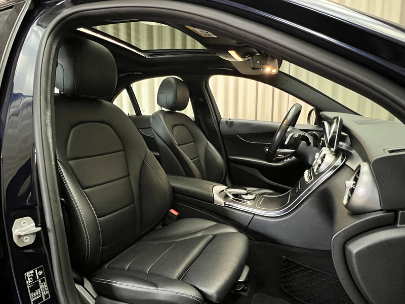 Mercedes-Benz C 180 *AMG* Panoramadak / Leder / Camera / LED High Perf — photo 35