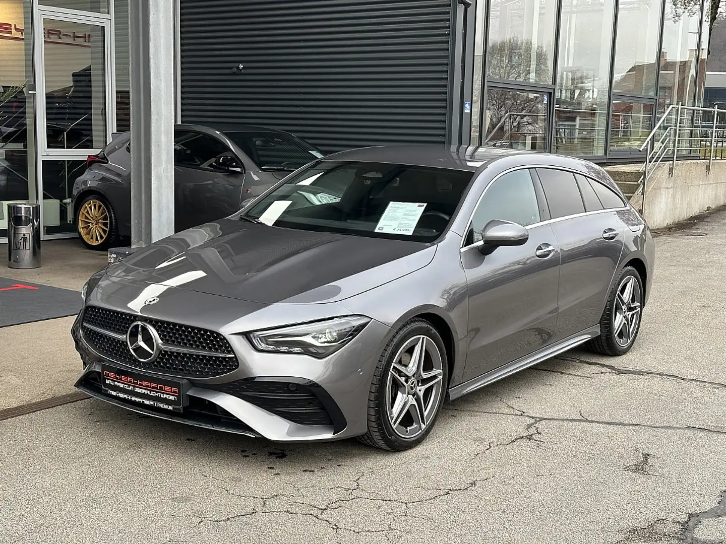 Mercedes-Benz CLA 180 Shooting Brake AMG-Line Aut. Grau - 1