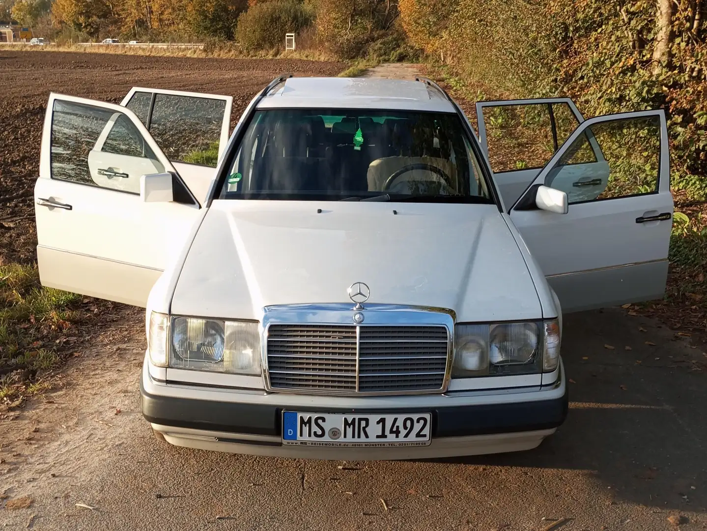 Mercedes-Benz E 200 Basis + Sonderausstattung Blanc - 1
