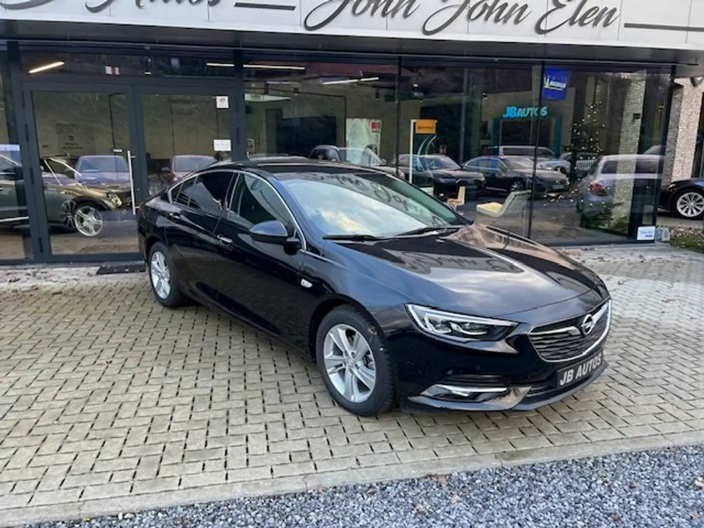Opel Insignia 1.5 Turbo Exclusive Fekete - 2