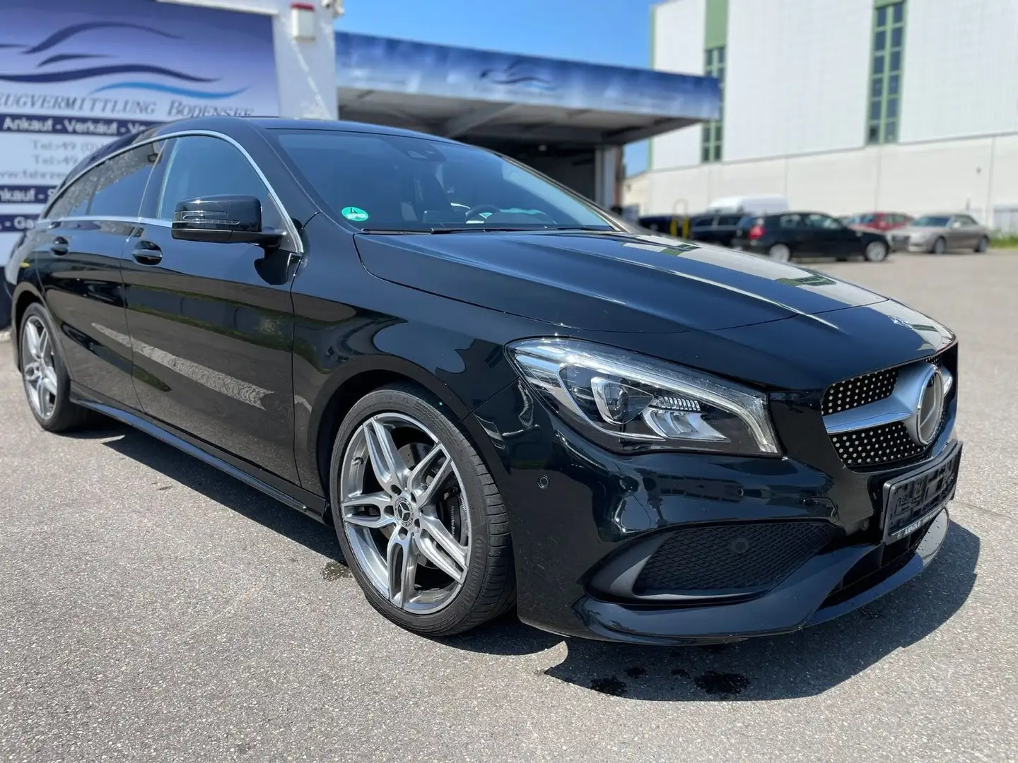 Mercedes-Benz CLA 250 Shooting Br Automatik Navi Keyless AMG Schwarz - 1