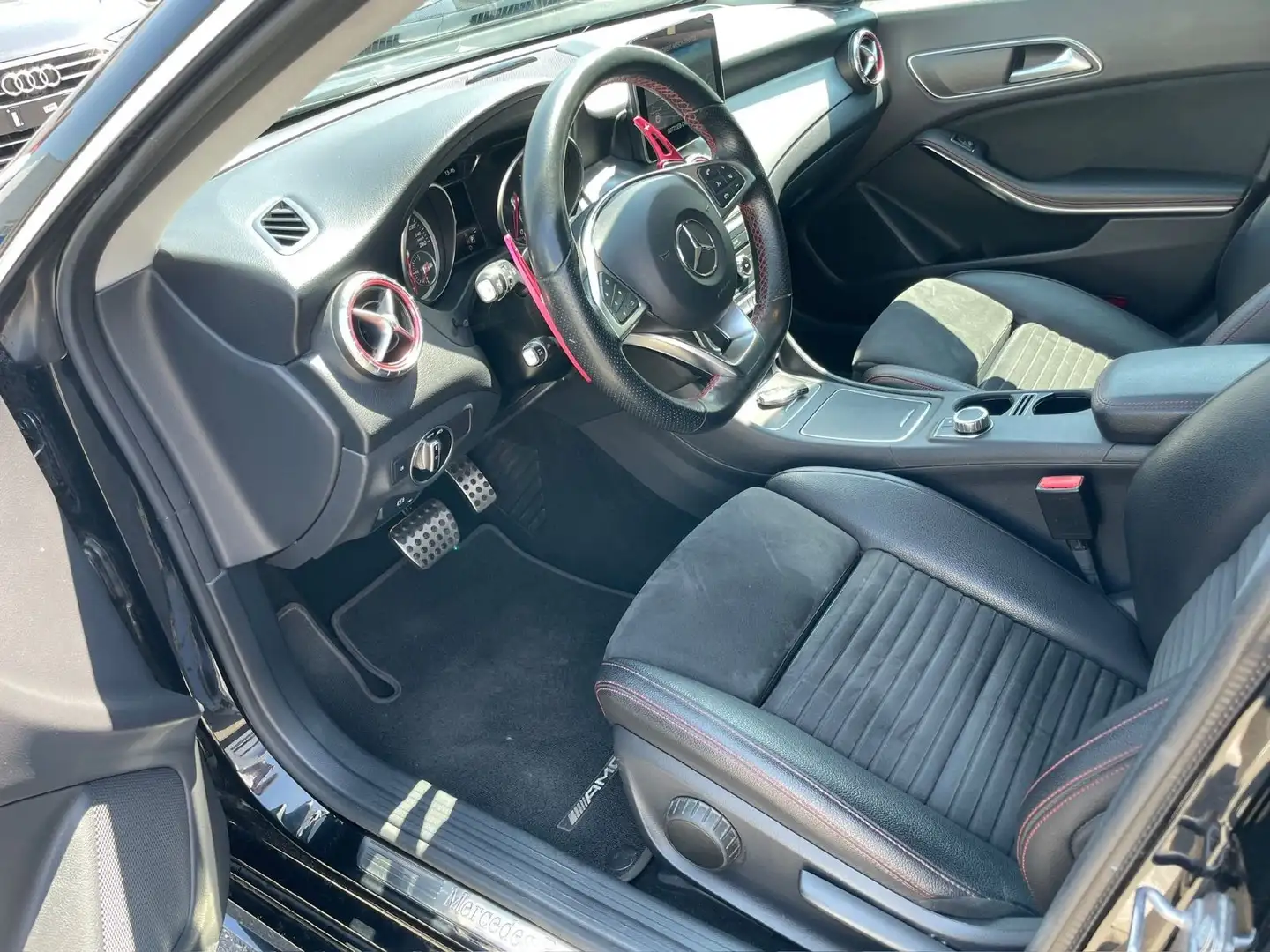 Mercedes-Benz CLA 250 Shooting Br Automatik Navi Keyless AMG Schwarz - 2