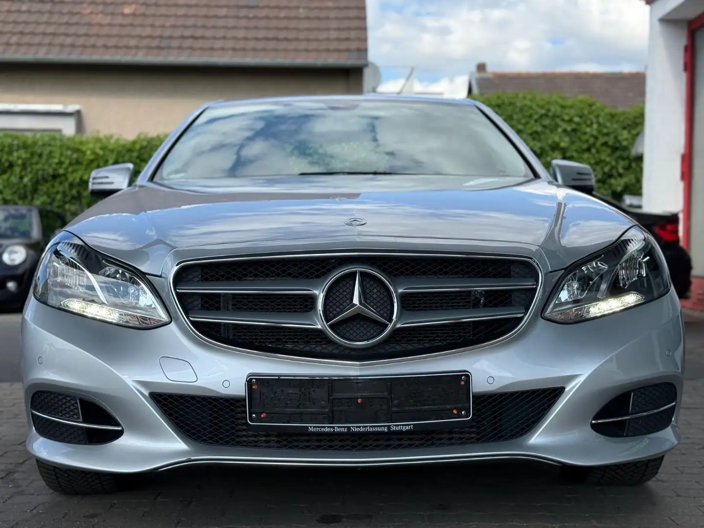 Mercedes-Benz E 200 Lim. CGI BlueEfficiency/F1/NAVI/LEDER/LED Argent - 2