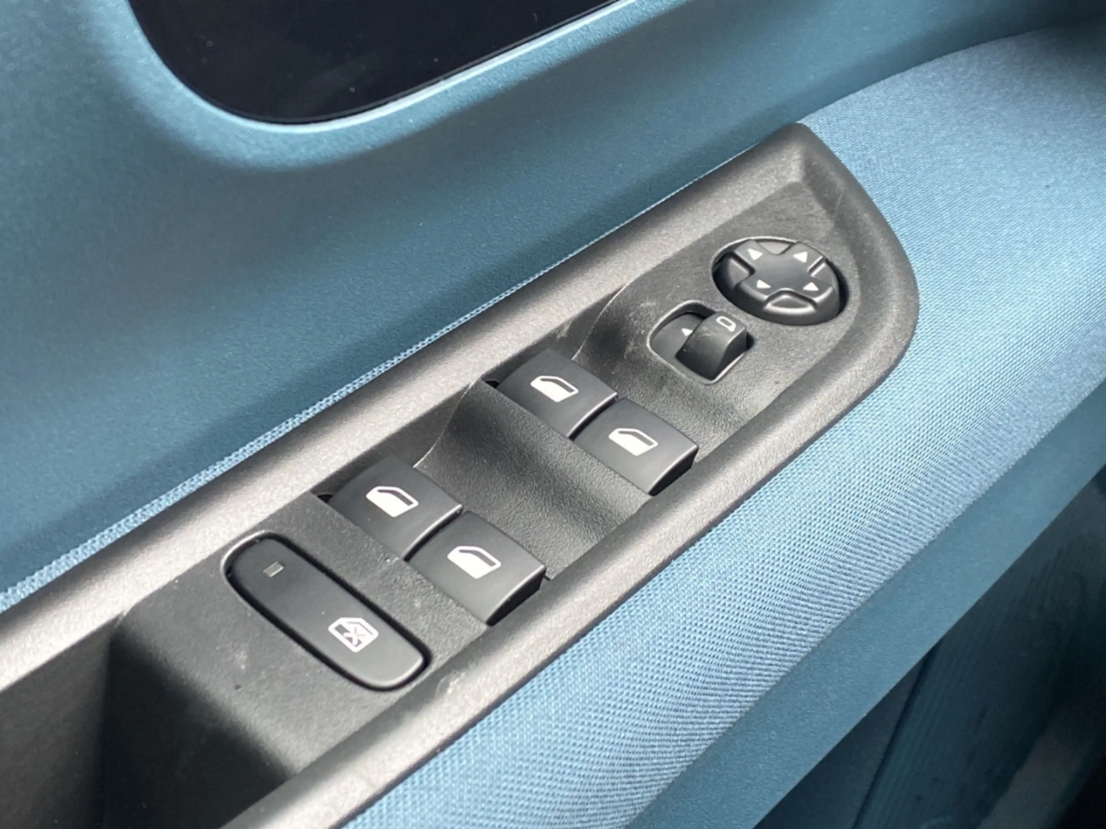 Fiat Grande Panda Icon Mild Hybrid Digitales Cockpit LED ACC Apple C — photo 15