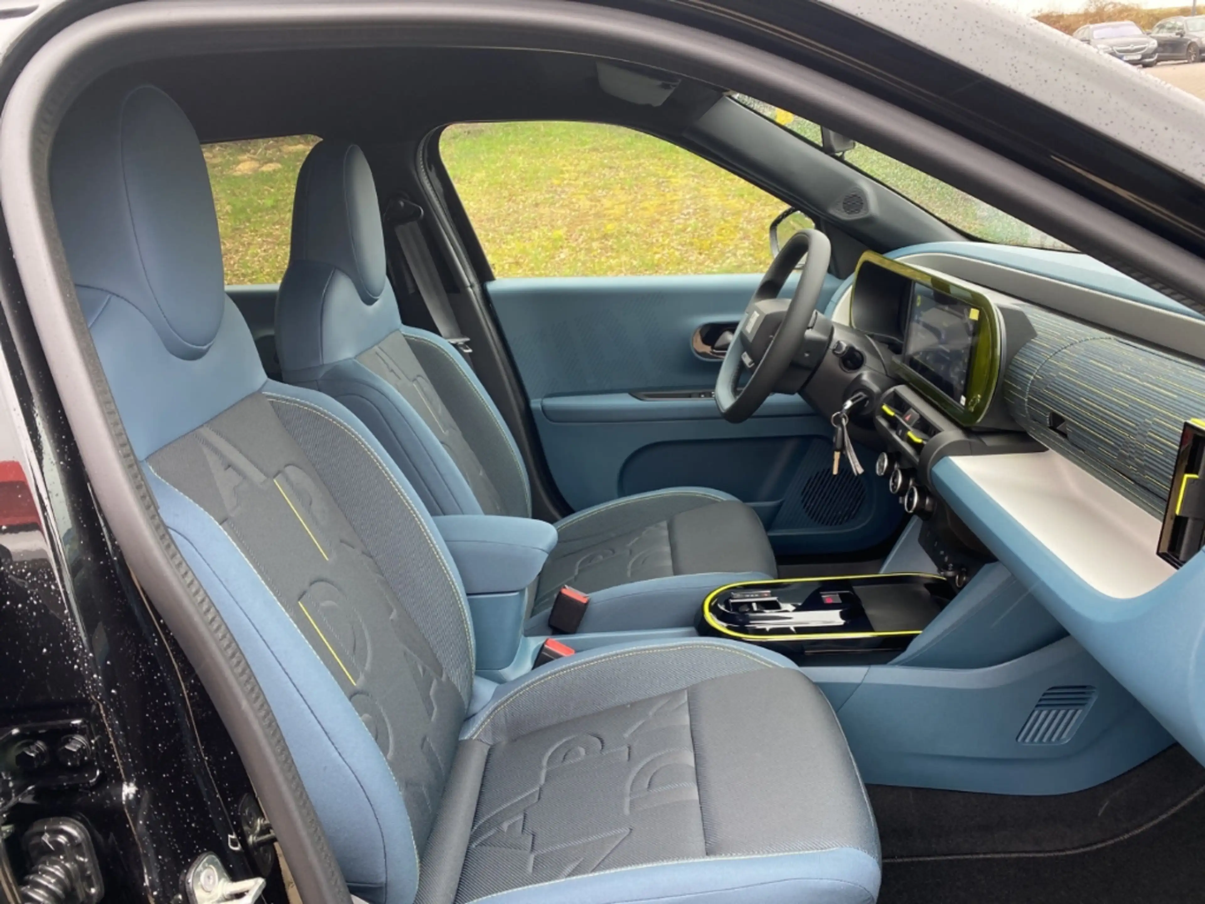 Fiat Grande Panda Icon Mild Hybrid Digitales Cockpit LED ACC Apple C — photo 9