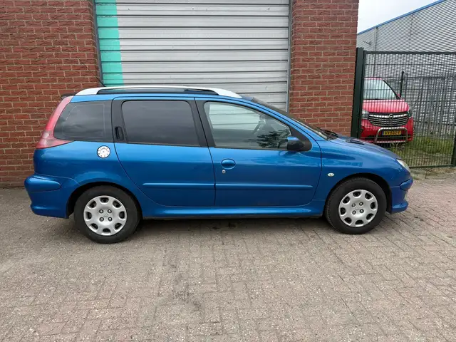 Peugeot 206 SW view 9