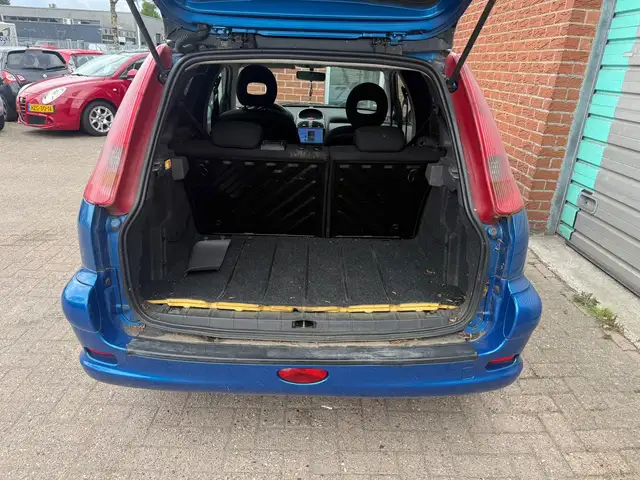 Peugeot 206 SW view 11