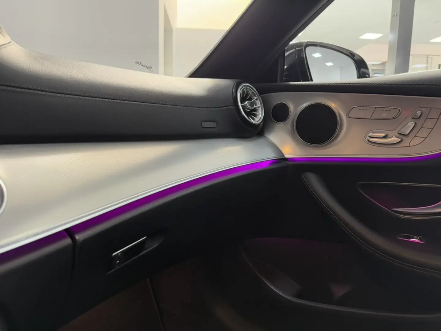 Mercedes-Benz E 220 220d 4Matic 9G-Tronic 194 Blau - 2