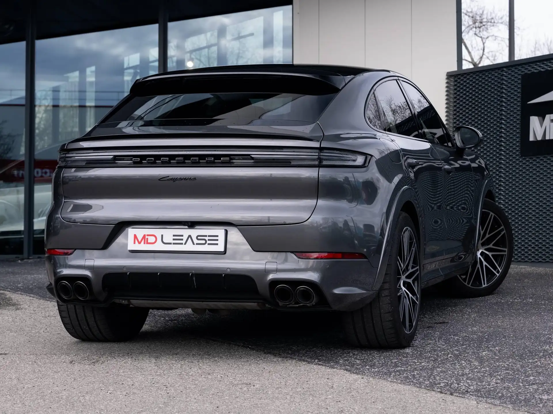 Porsche Cayenne S E-Hybrid 2024 회색 사진 7
