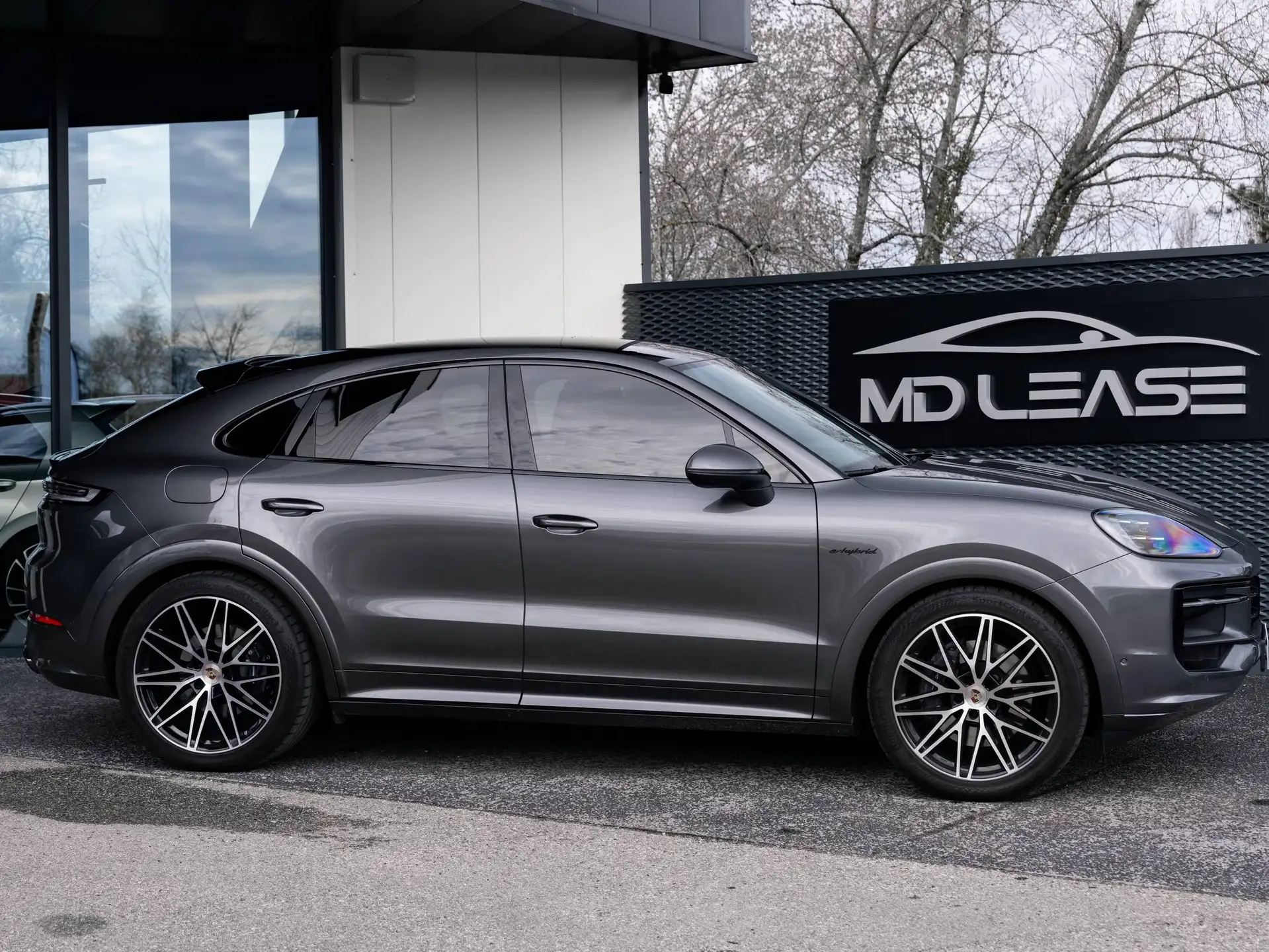 Porsche Cayenne S E-Hybrid 2024 회색 사진 8