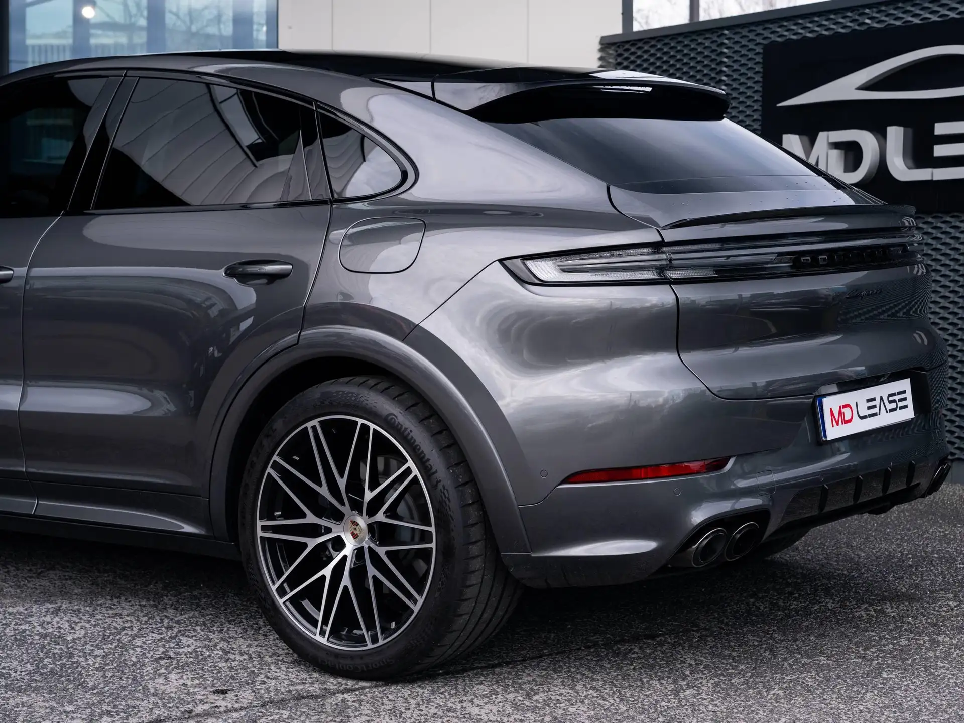 Porsche Cayenne S E-Hybrid 2024 회색 사진 4