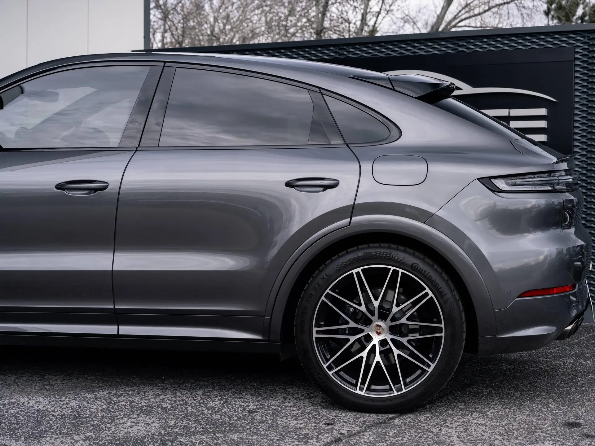 Porsche Cayenne S E-Hybrid 2024 회색 사진 6