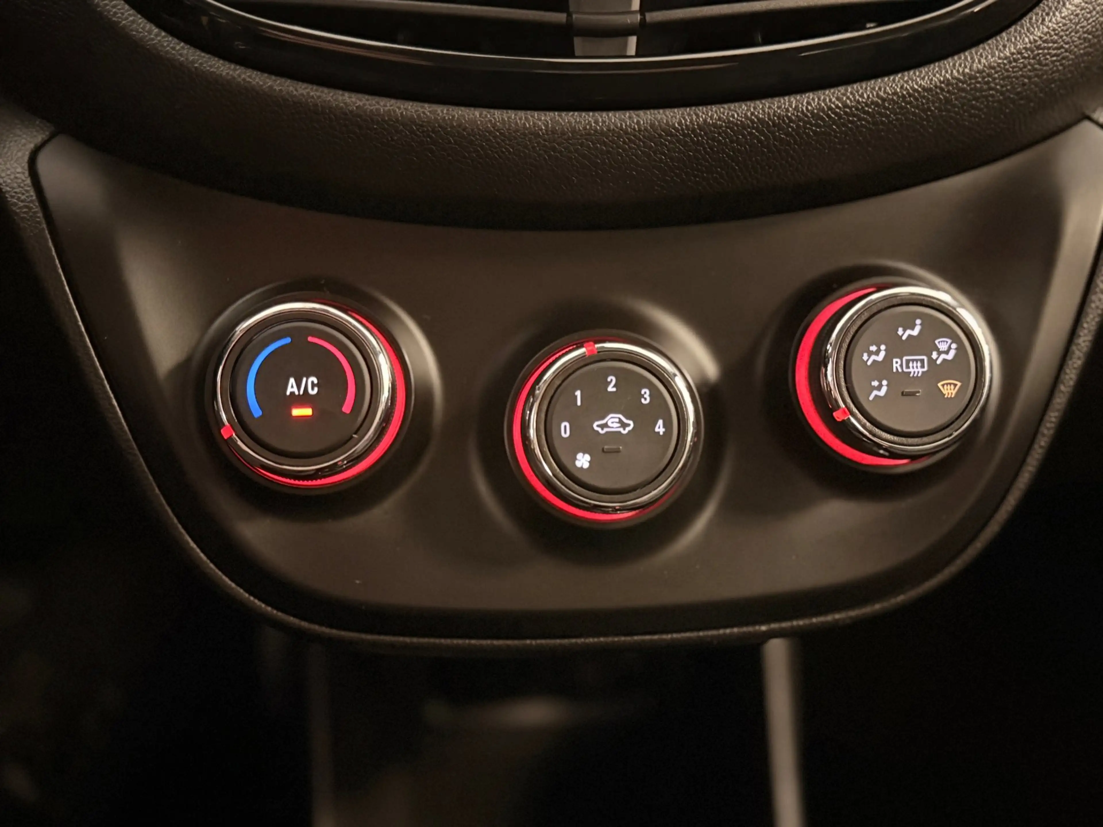 Opel Karl 1.0 Rocks Online Edition — photo 17