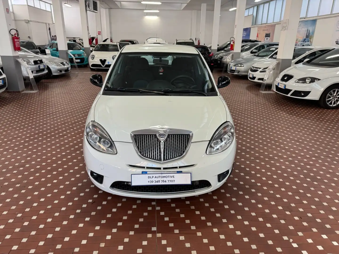 Lancia Ypsilon 1.2 69 CV Unyca Wit - 2