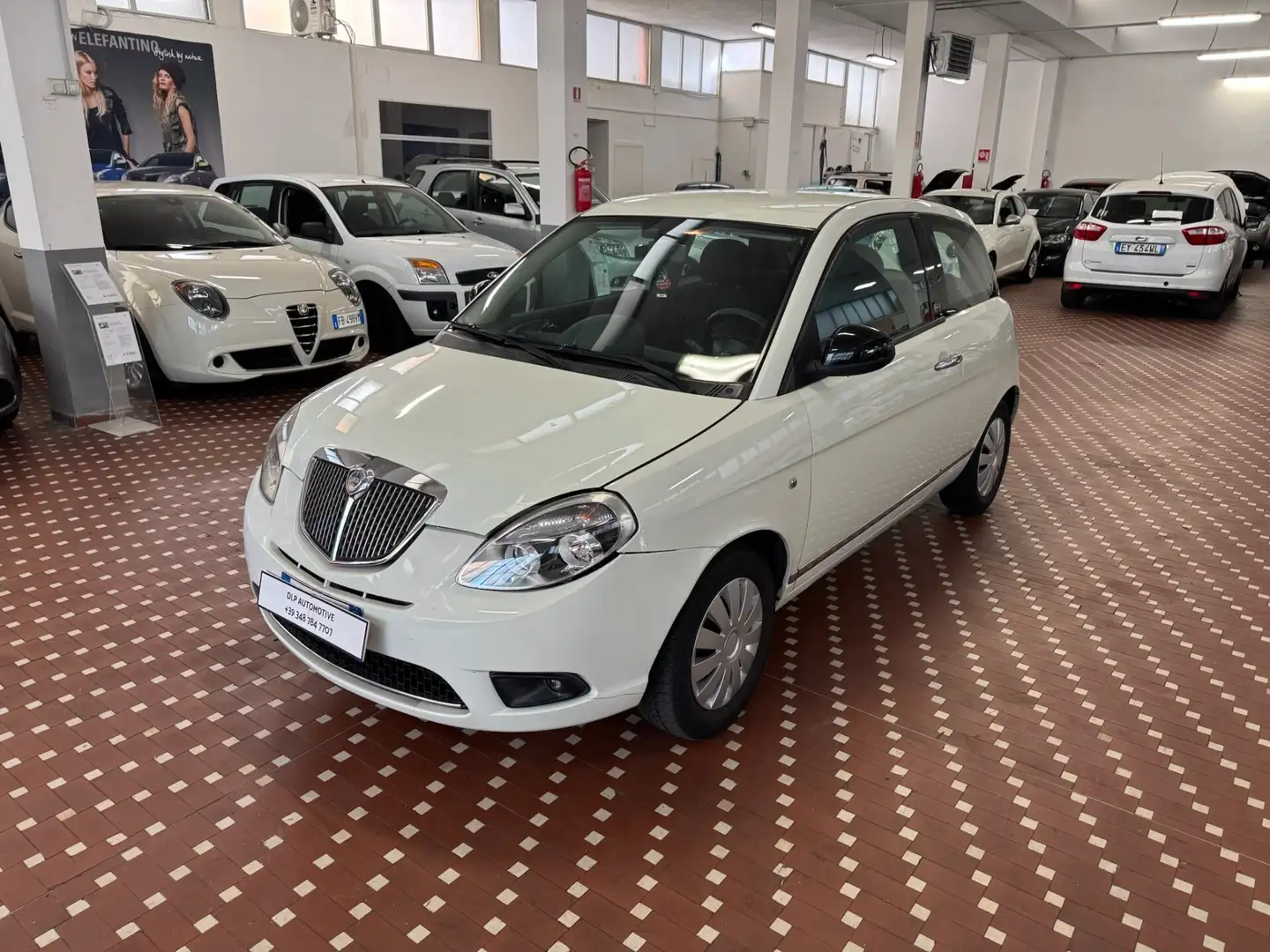 Lancia Ypsilon 1.2 69 CV Unyca Wit - 1