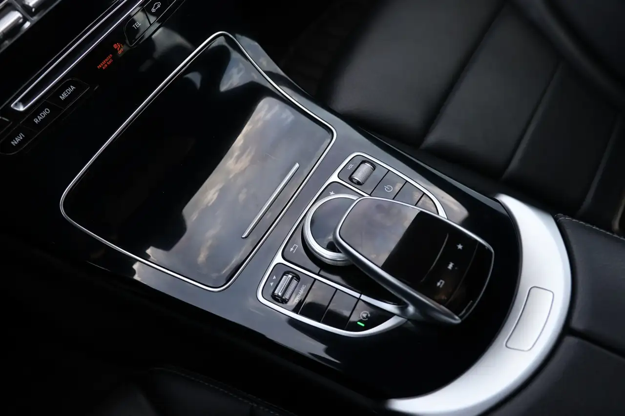 Mercedes-Benz C-Class снимка Mercedes-Benz C-Class