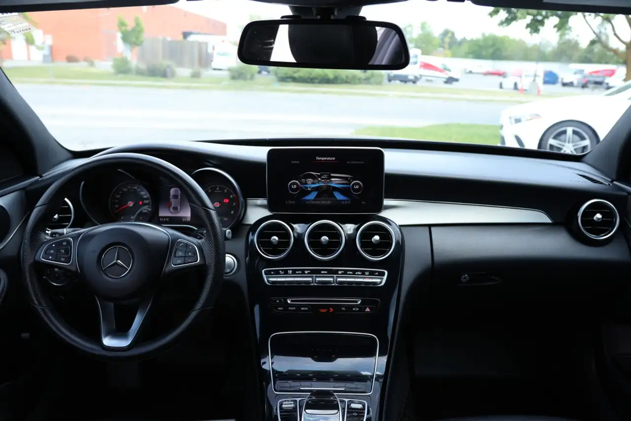 Mercedes-Benz C-Class снимка Mercedes-Benz C-Class