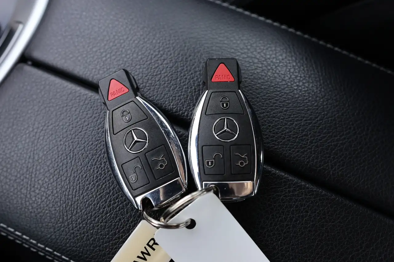 Mercedes-Benz C-Class снимка Mercedes-Benz C-Class