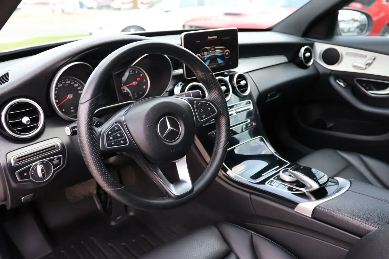 Mercedes-Benz C-Class снимка Mercedes-Benz C-Class