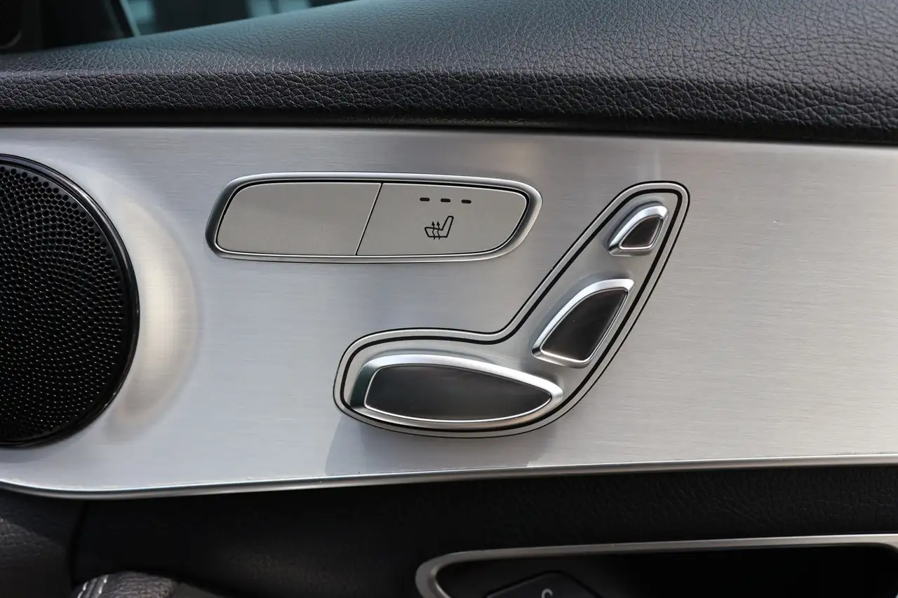 Mercedes-Benz C-Class снимка Mercedes-Benz C-Class