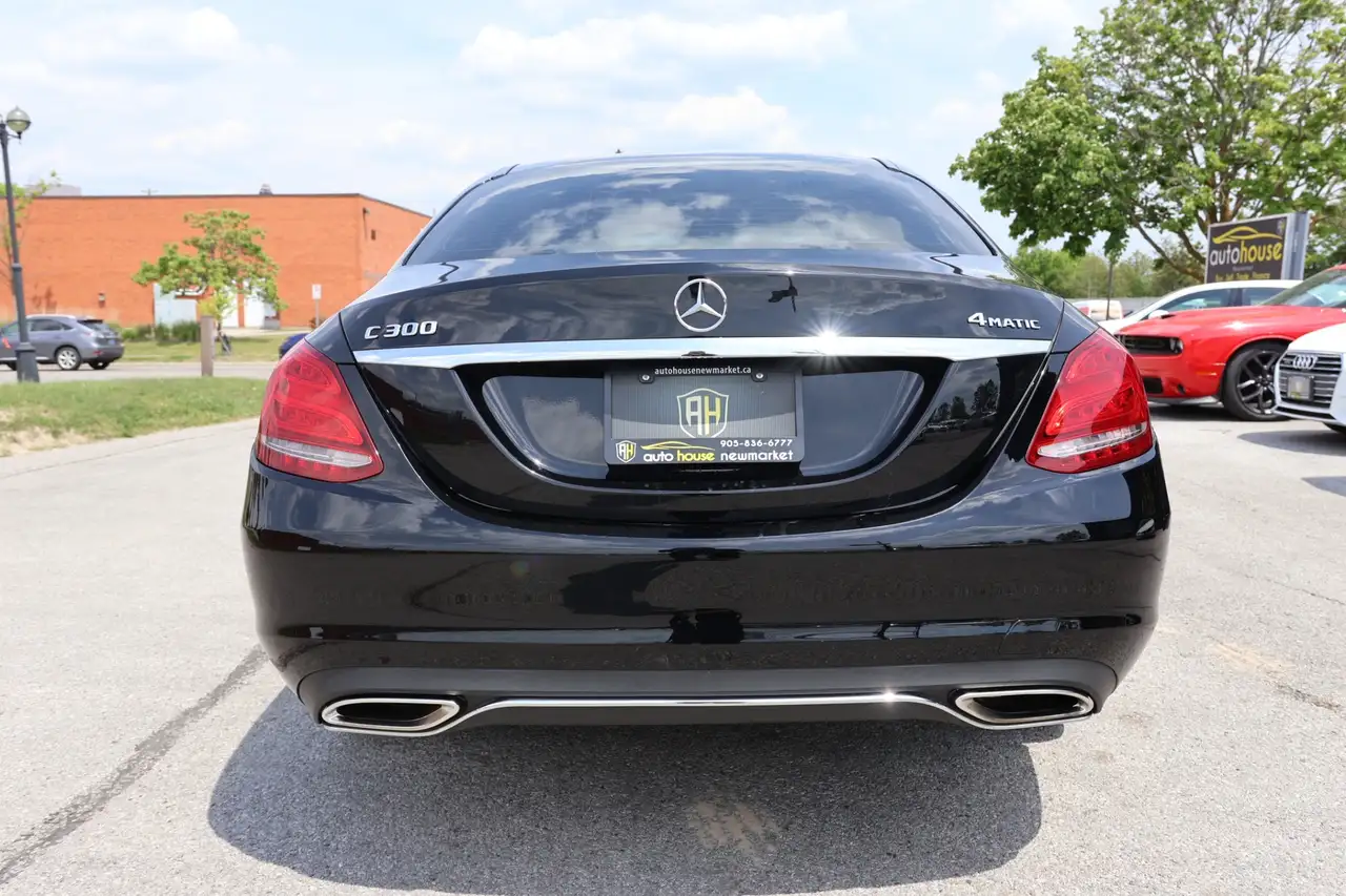 Mercedes-Benz C-Class снимка Mercedes-Benz C-Class