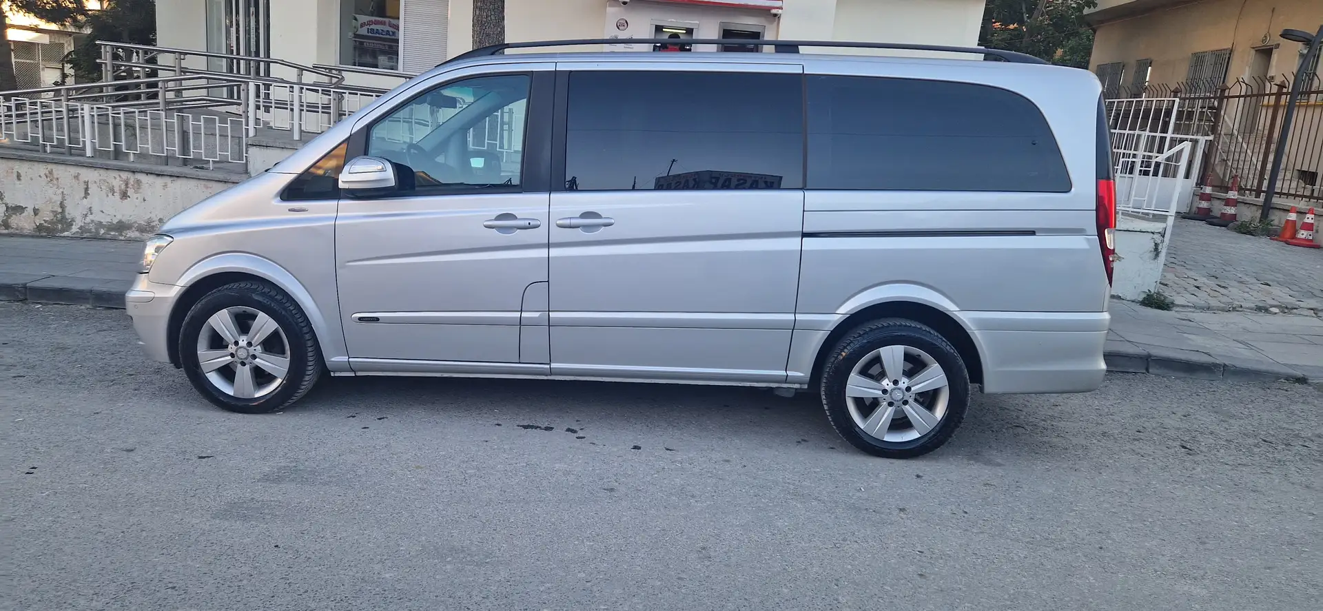 Mercedes-Benz Viano Viano 2.2 CDI DPF lang Automatik Ambiente Edition - 1