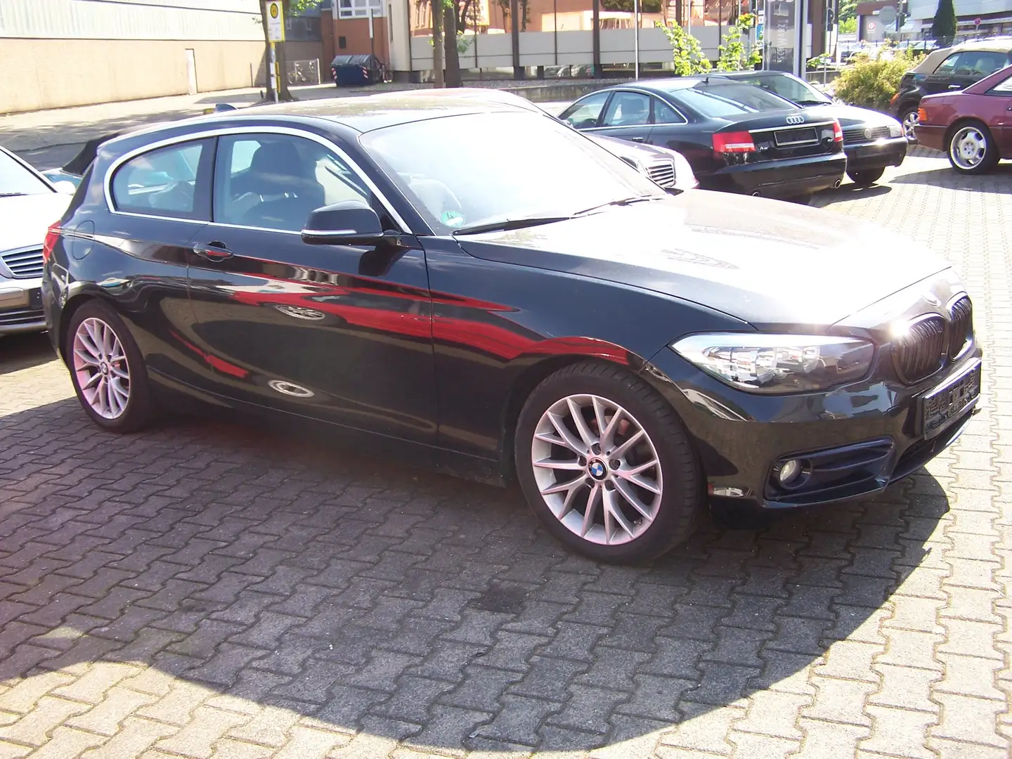 BMW 116 116d Efficient Dynamics Sport Line Schwarz - 1