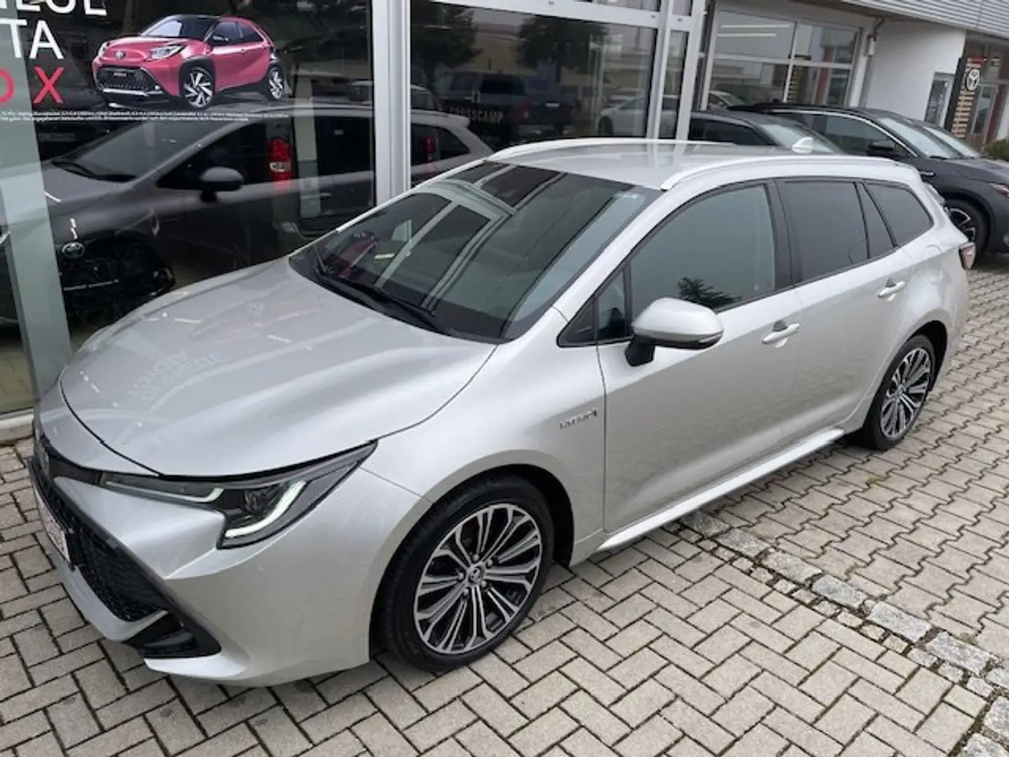 Toyota Corolla 1.8 Hybrid Touring Sports Club Silver - 1