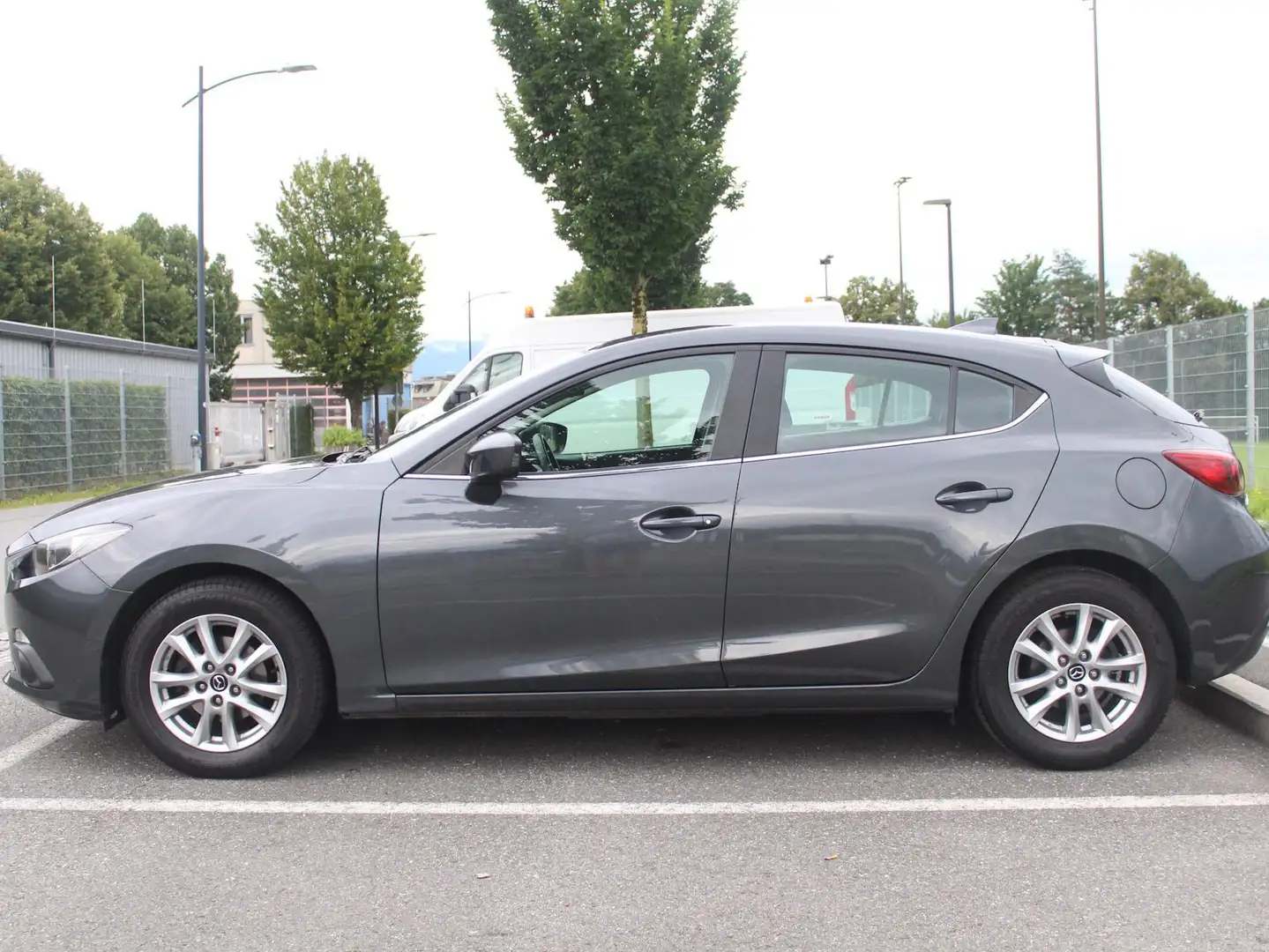 Mazda 3 Mazda 3 Sport G100 - Pickerl 09/26 - 10.000€ VB Grau - 2