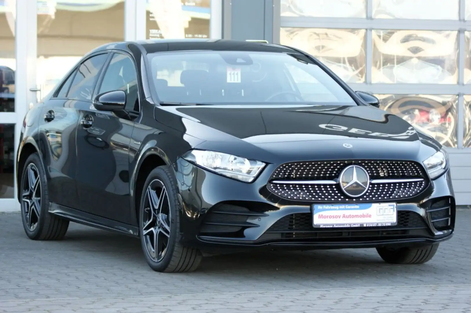 Mercedes-Benz A 250 e 8G-DCT AMG Line Zwart - 2