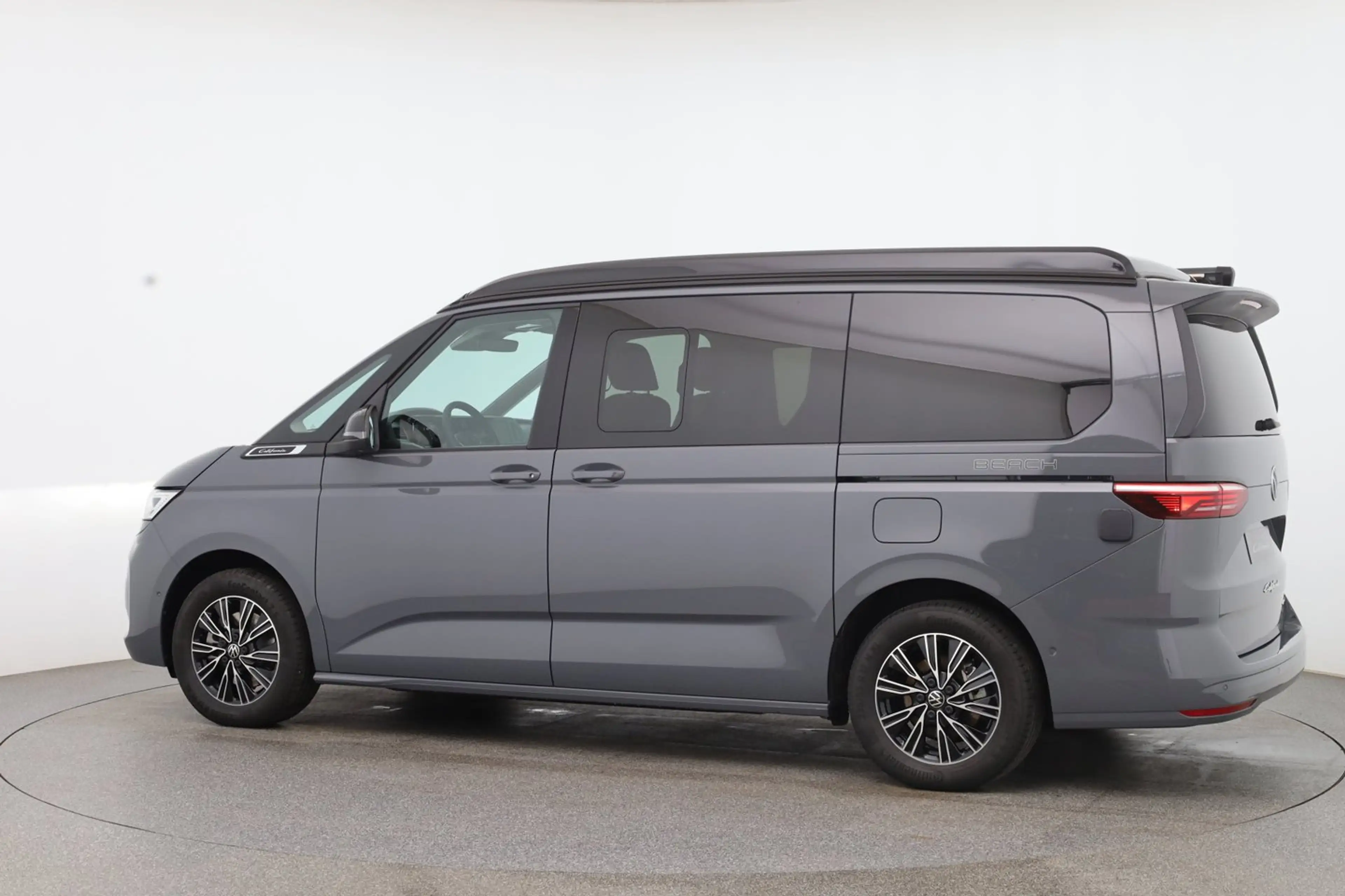 Volkswagen T7 California VW T7 California Beach eHybrid 180 kW 4M — photo 3