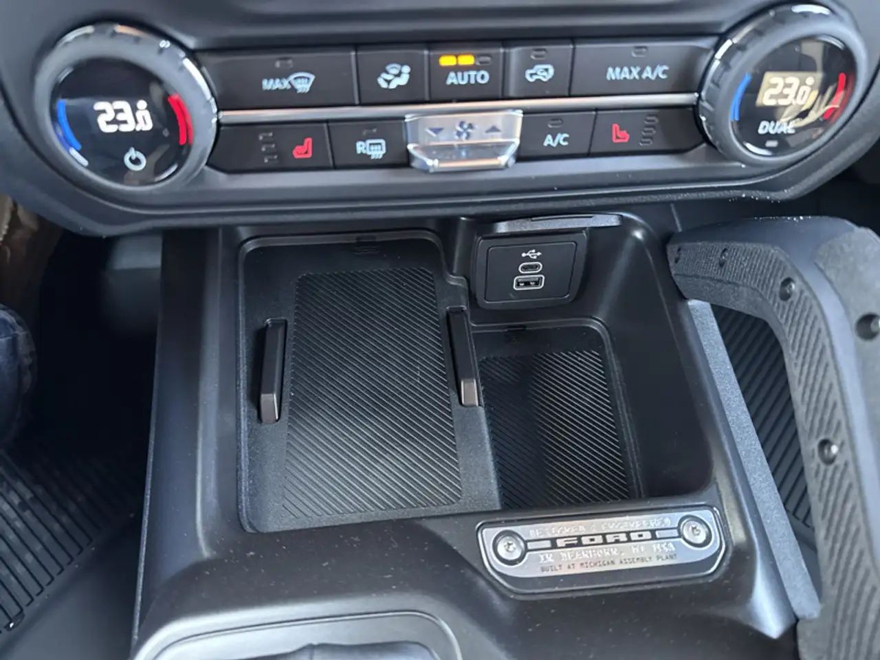Ford Bronco снимка Ford Bronco