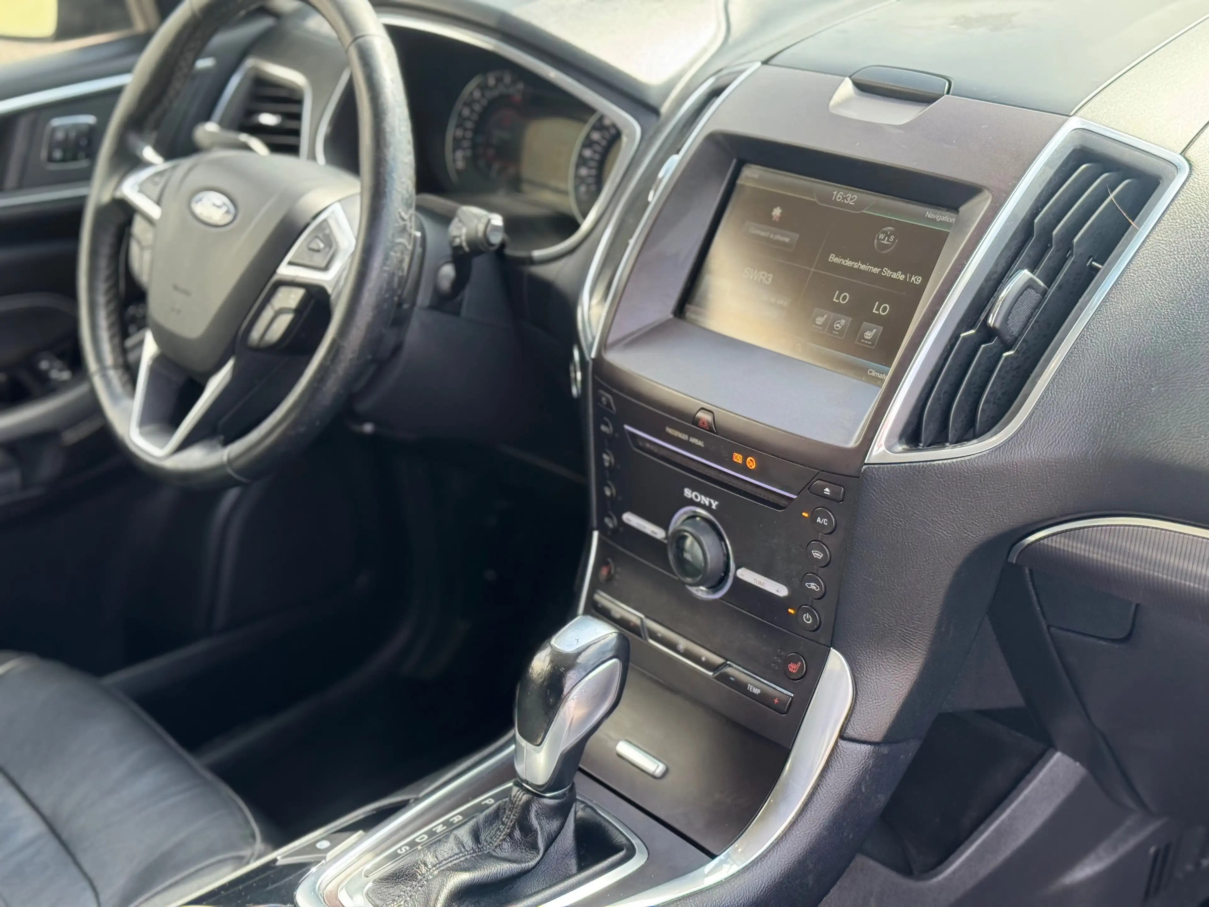 Ford Galaxy Titanium — photo 8
