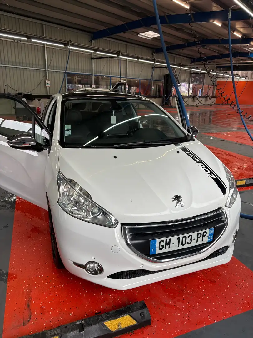 Peugeot 208 208 finiton féline - 1