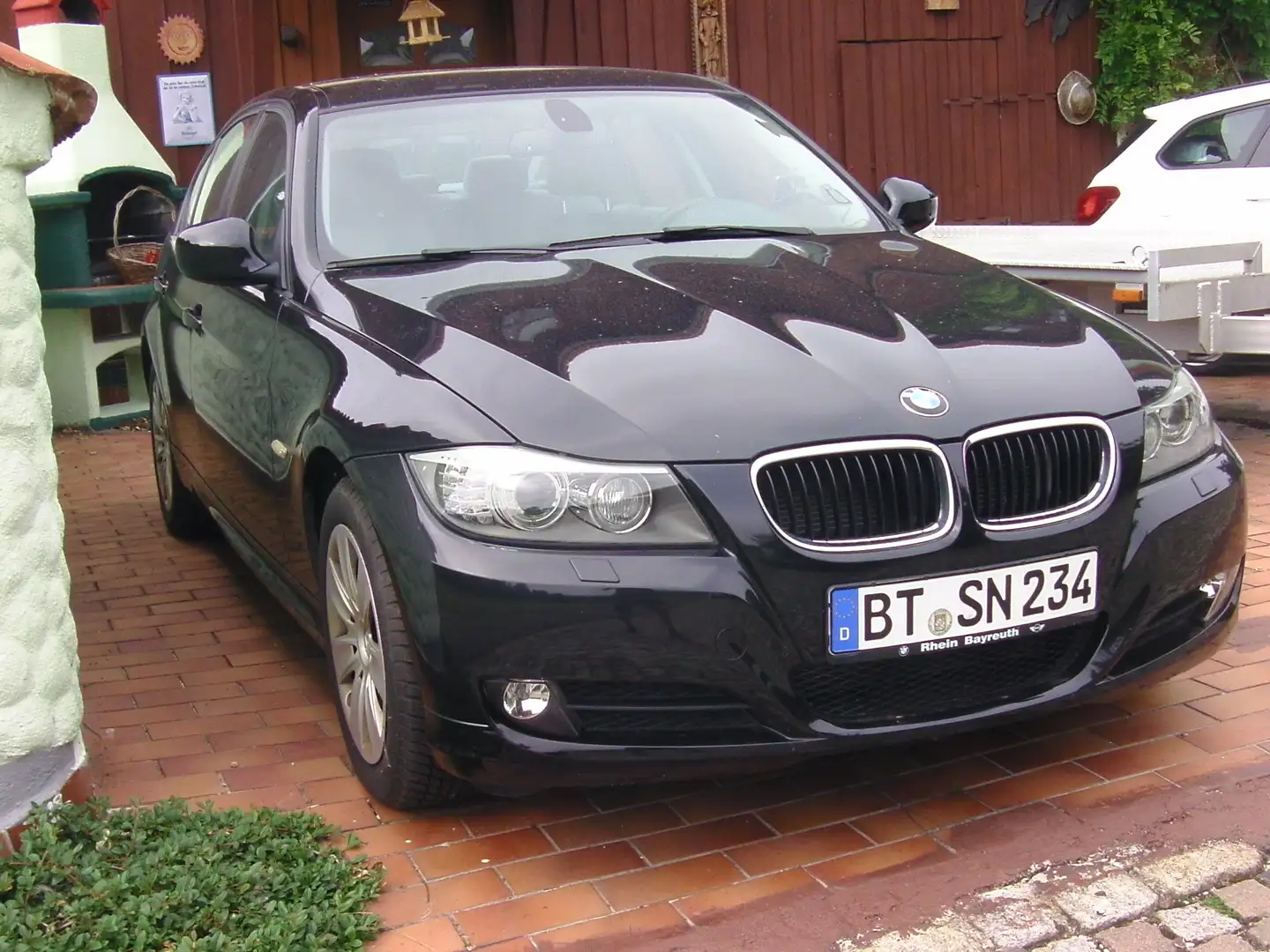 BMW 320 3er 320i Aut. 1.Hd. Scheckh. Xenon,Navi,Comfort, Schwarz - 1