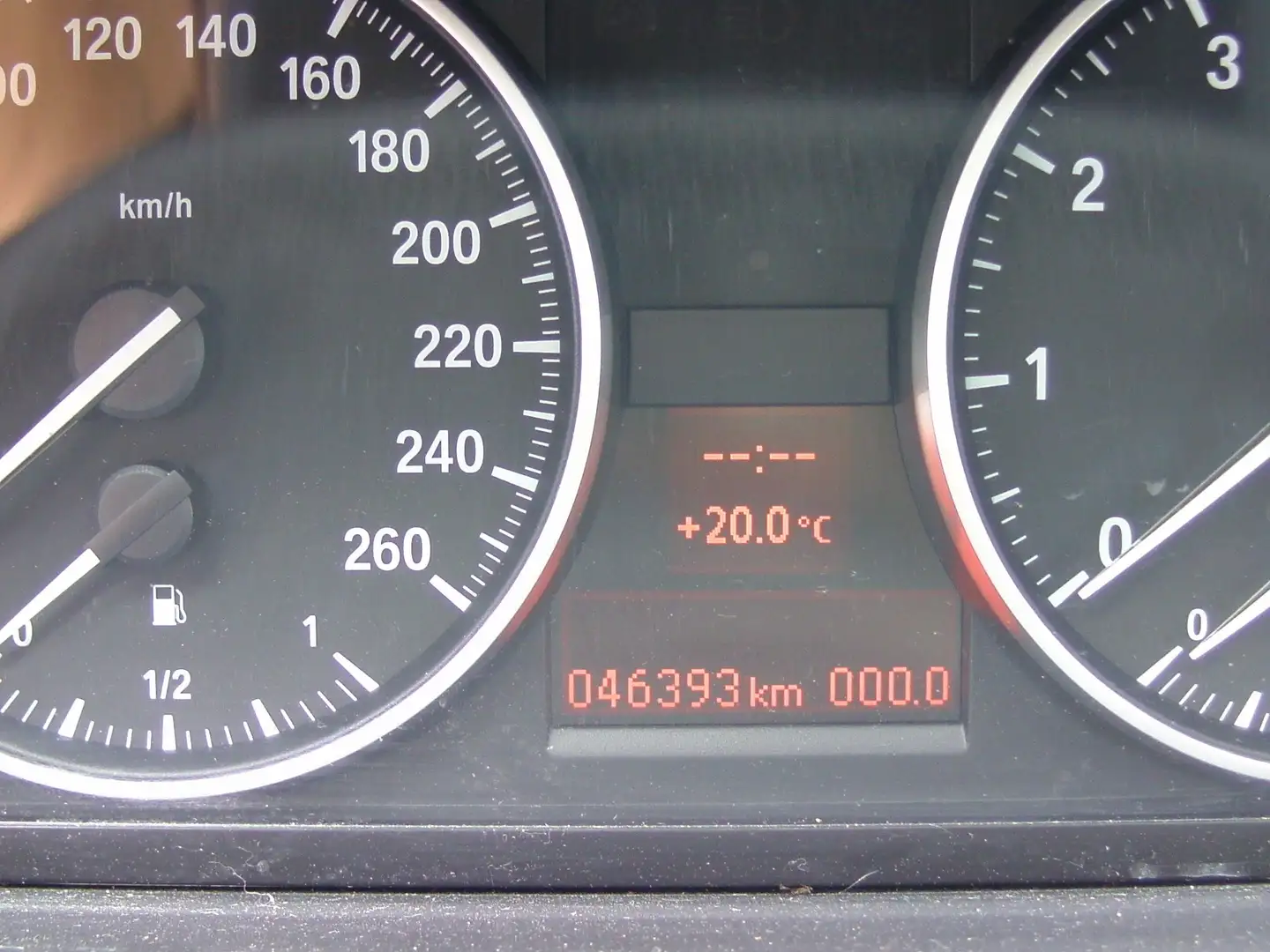BMW 320 3er 320i Aut. 1.Hd. Scheckh. Xenon,Navi,Comfort, Schwarz - 2