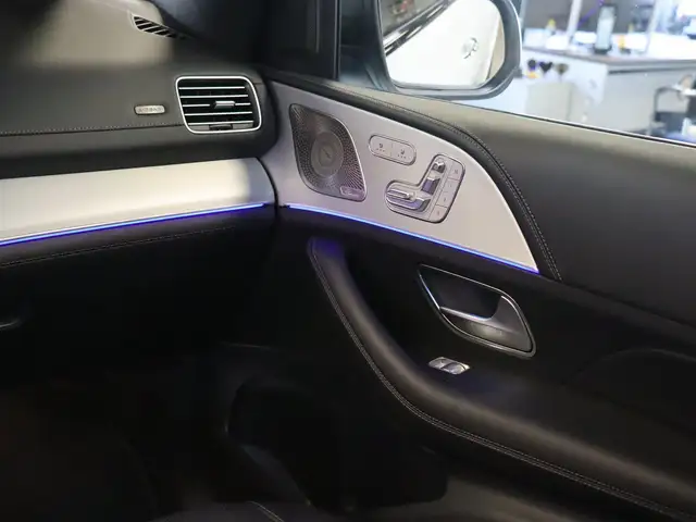 Mercedes-Benz GLS view 15
