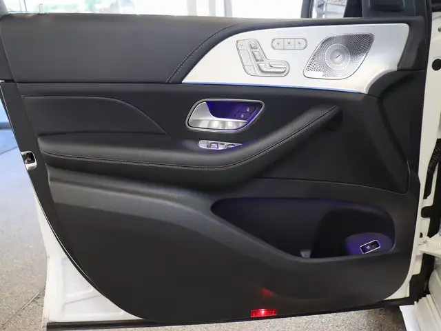 Mercedes-Benz GLS view 9