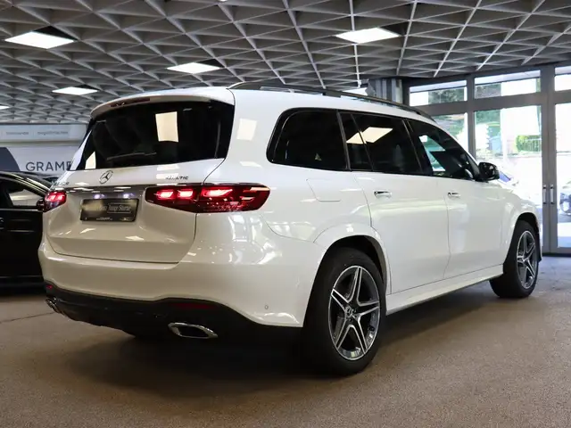 Mercedes-Benz GLS view 4