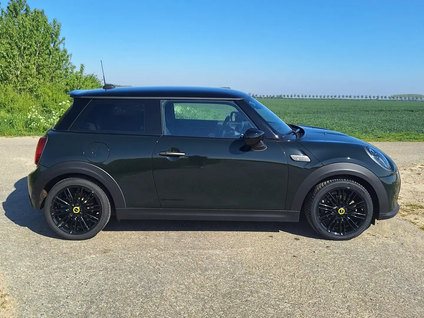 MINI Cooper SE Resolute Edition Groen - 1