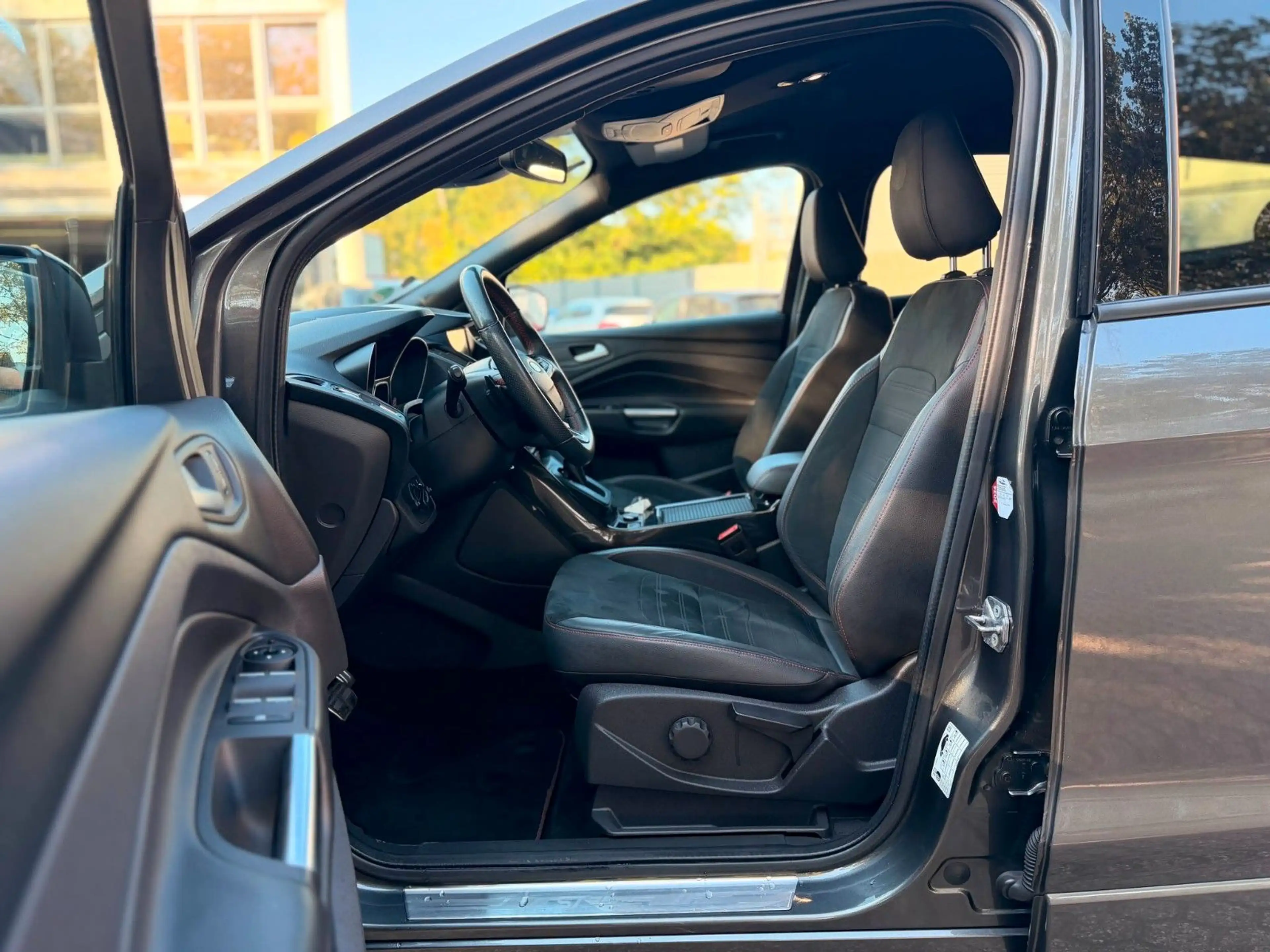 Ford Kuga 2.0 TDCi Automatik ST-Line — photo 9