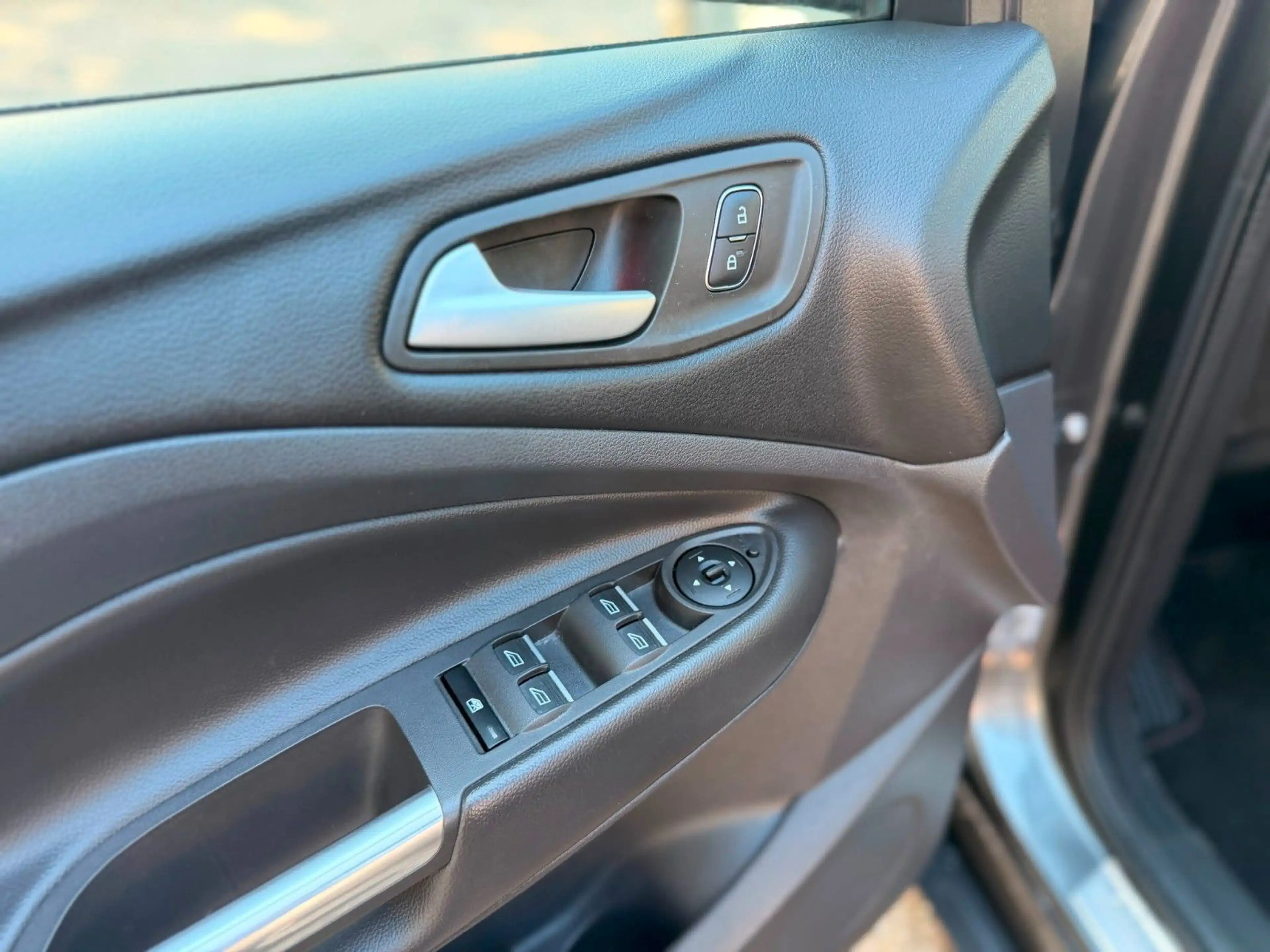 Ford Kuga 2.0 TDCi Automatik ST-Line — photo 11