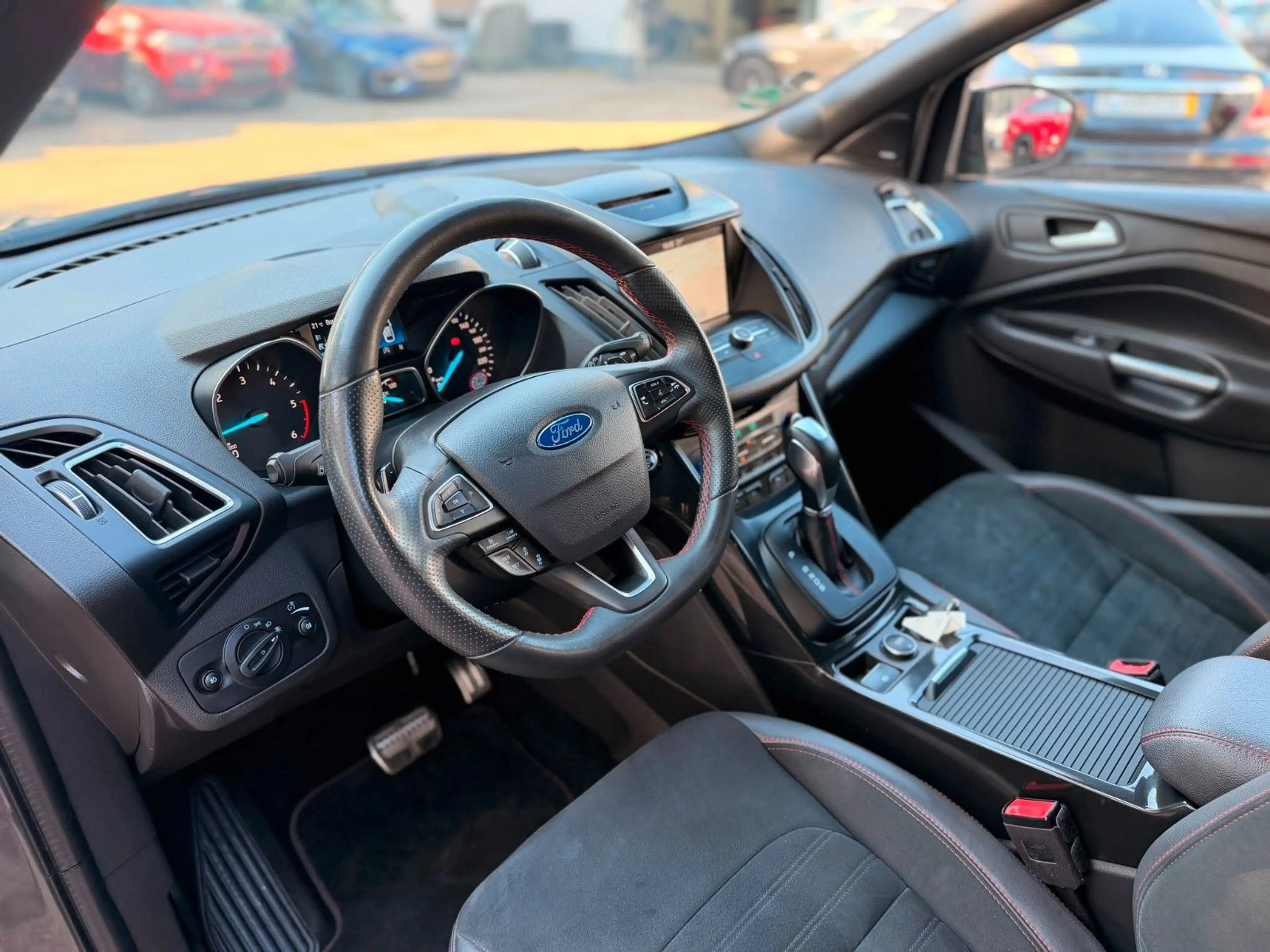 Ford Kuga 2.0 TDCi Automatik ST-Line — photo 10