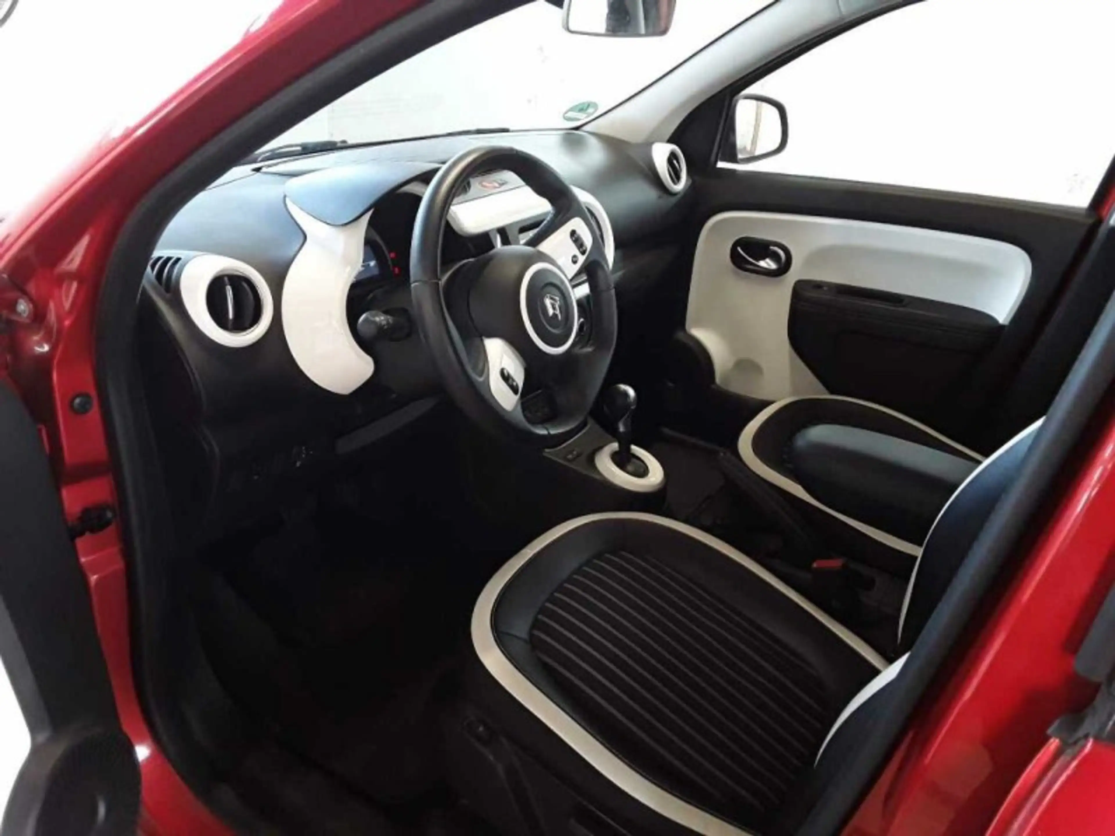 Renault Twingo Intens*SHZ*Tempomat*CarPlay*Navi*Leder* — photo 3
