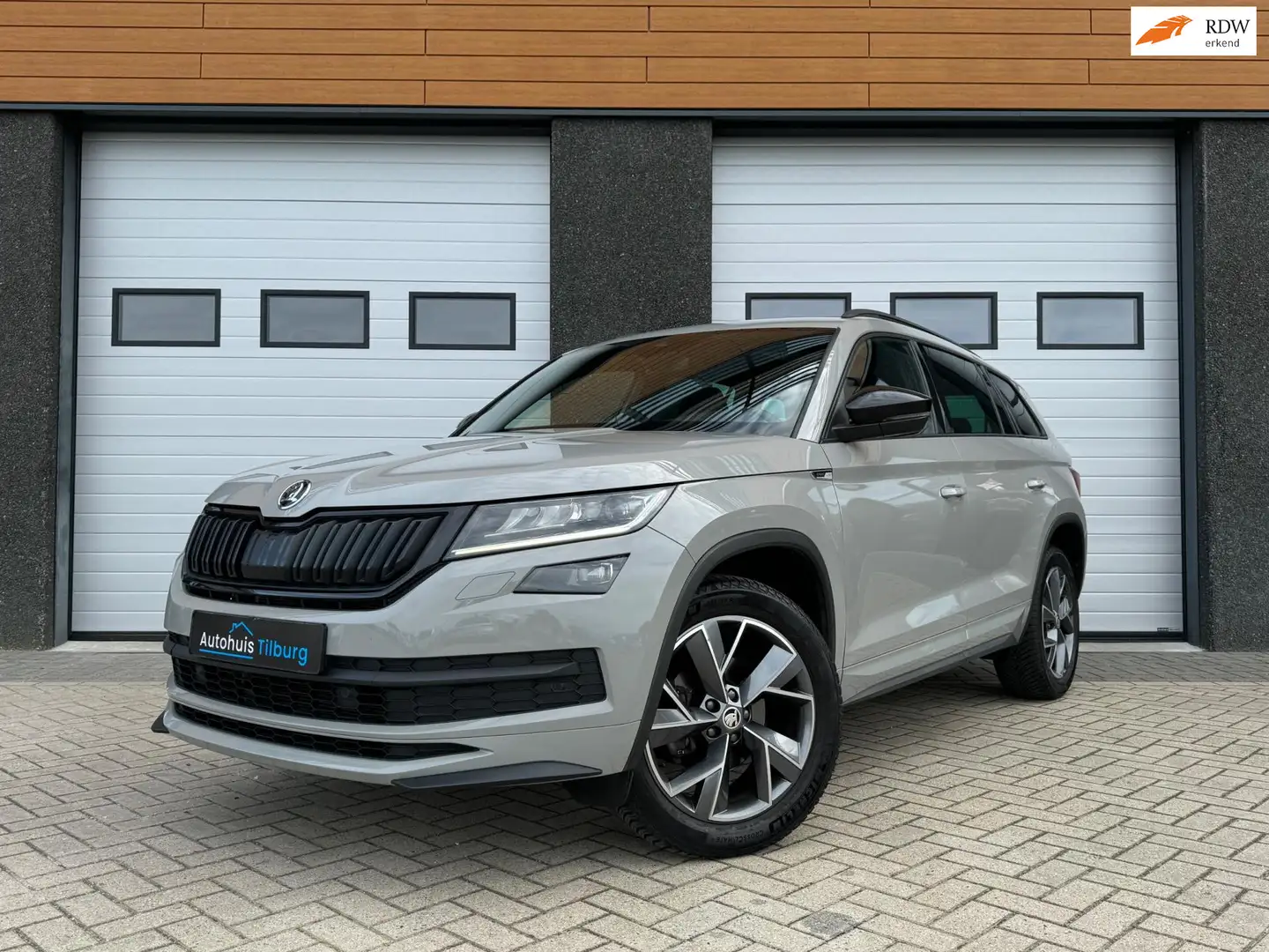Skoda Kodiaq 1.5 TSI Sportline Pano Navi Trekhaak Camera Grijs - 1